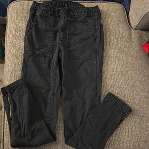 Black American Eagle size 6 jogger pants